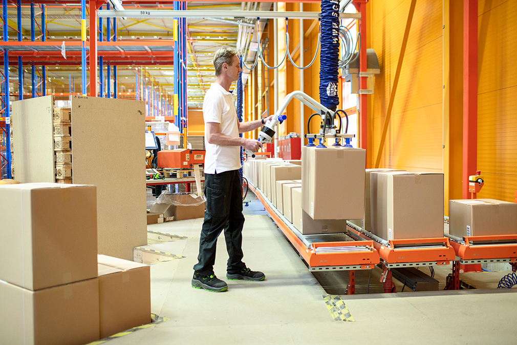 ergonomic handling in dm s textile distribution centre