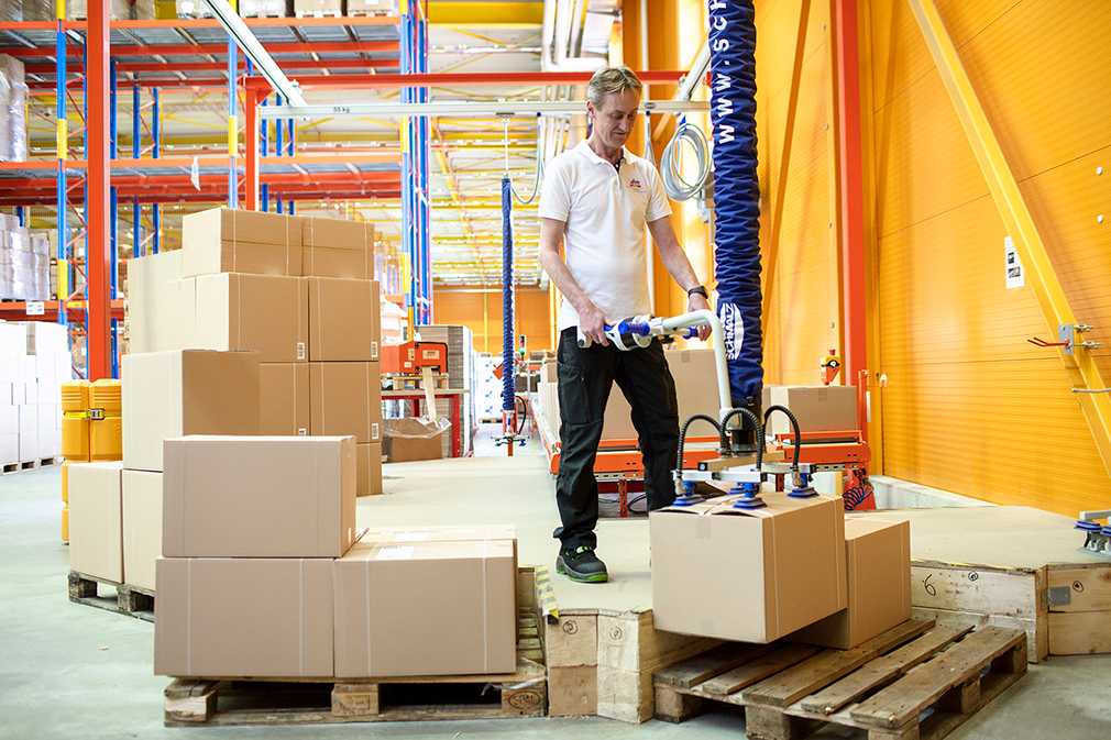 ergonomic handling in dm s textile distribution centre